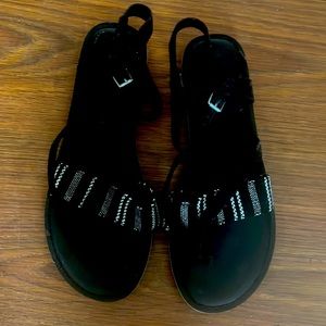 Toms Black & White Woven Sandal - Size 7